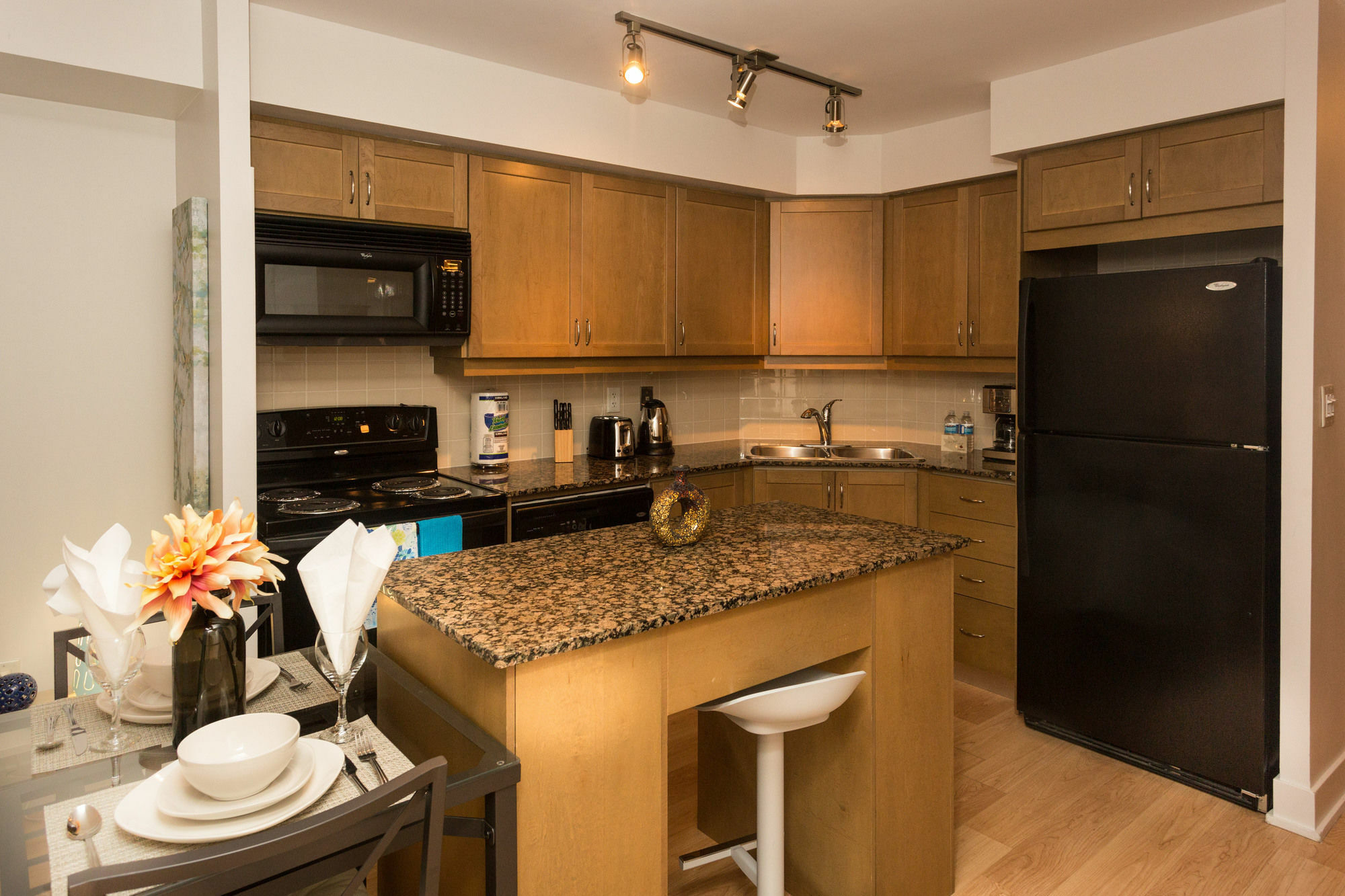 Red Maple Suites - Blue Jays Way Toronto Exterior foto